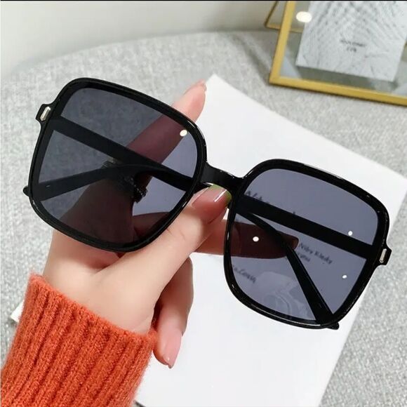 OVERSIZED LUXURY STYLE SUNGLASSES - Picture 2 of 9